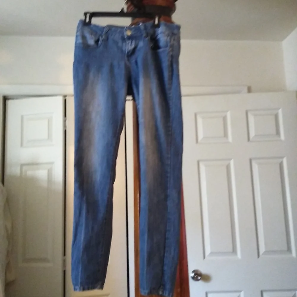 Blue faded on jeans - Picture 3 of 4